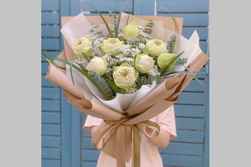 Hình ảnh hoa sen trắng và búp sen xanh