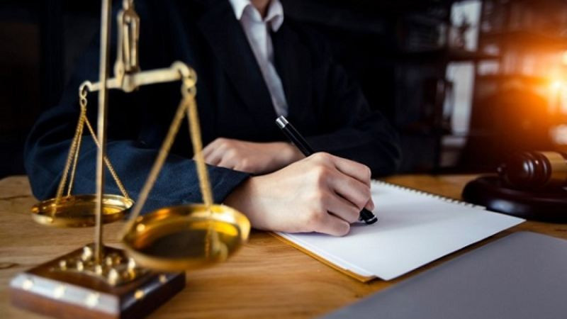 Hình ảnh luật sư, công chứng viên và các chuyên gia pháp lý khác, minh họa các tổ chức bổ trợ tư pháp