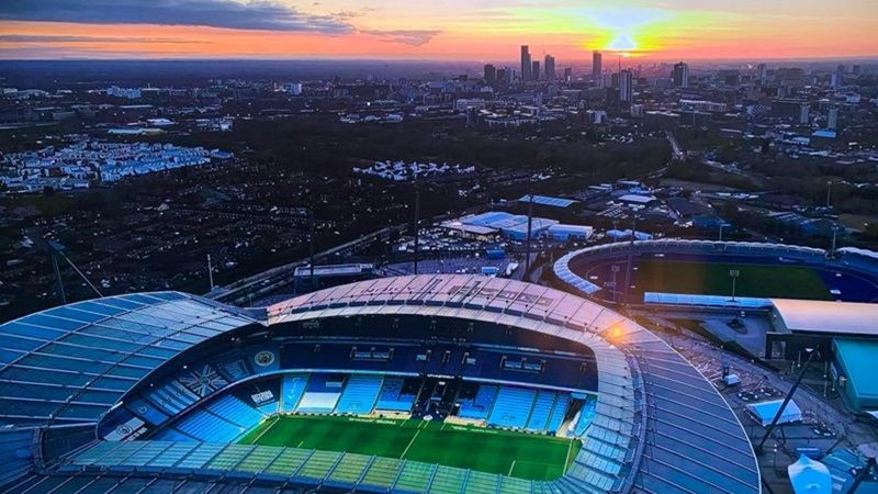 Hình ảnh Manchester City nâng cao cúp vô địch