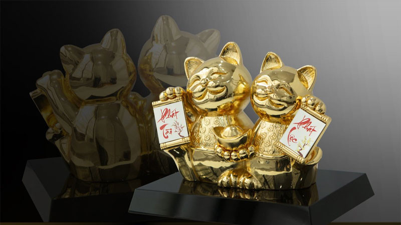 Hình ảnh mèo thần tài với chiếc chuông vàng, âm thanh được cho là thu hút may mắn