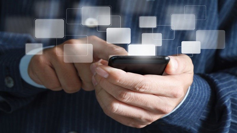 Hình ảnh minh họa các lợi ích của Roaming như kết nối toàn cầu, nhận tin nhắn và sử dụng dữ liệu