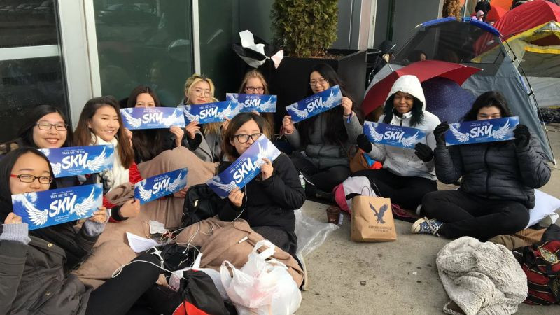 Hình ảnh minh họa 'Ultimate Stan', biểu tượng cho mức độ hâm mộ cuồng nhiệt và tận tâm nhất của fan Kpop.