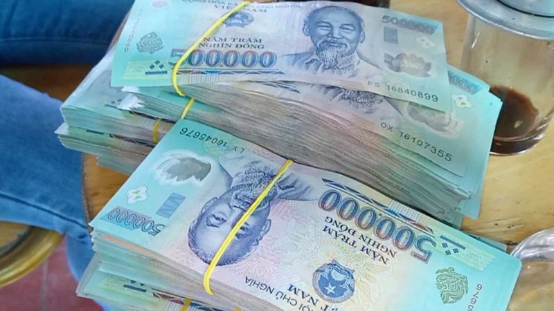 Tuyển Chọn Hình Ảnh Tiền 500k Đẹp Thịnh Vượng Hình ảnh một tập tiền 500k đang được phân loại và đếm