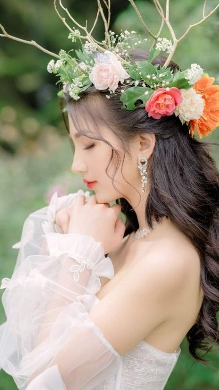 Hình ảnh nàng tiểu thư rực xanh lộng lẫy và xinh đẹp