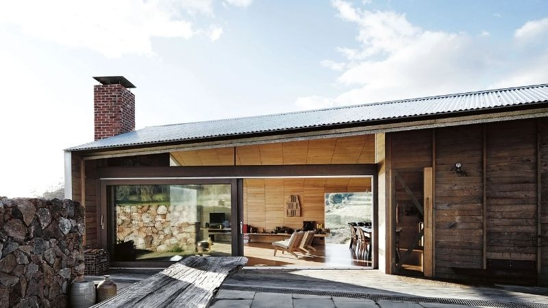 Hình ảnh ngôi nhà phong cách Nhật Bản với mái ngói truyền thống