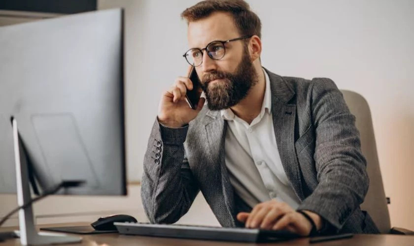 Hình ảnh đẹp mừng ngày Quốc tế Đàn ông 19/11 Hình ảnh người đàn ông thể hiện sự quyết tâm trong công việc