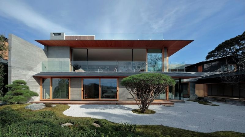 Hình ảnh nhà Nhật Bản với ban công nhìn ra vườn