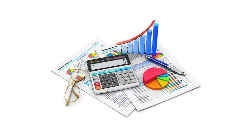 Hình ảnh nhóm chuyên gia tài chính và lãnh đạo thảo luận, lập uỷ ban ngân sách cho doanh nghiệp