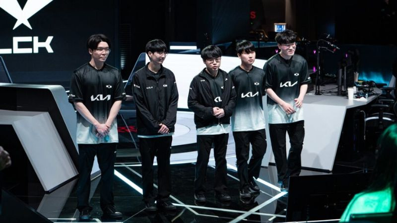 Hình ảnh quảng bá các giải đấu Liên Minh Huyền Thoại chuyên nghiệp sắp tới, nơi Fearless Draft sẽ là thể thức chính thức từ năm 2025.