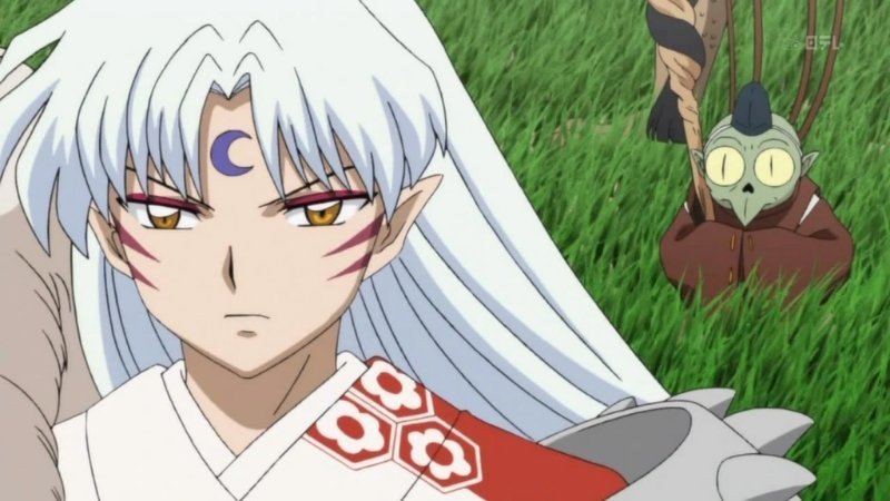Hình ảnh Sesshomaru trong bộ kimono trắng và áo choàng lông vũ