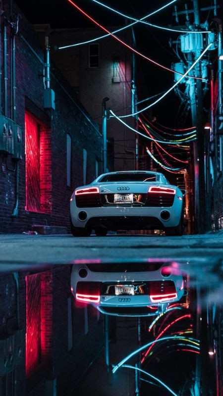 Hình ảnh siêu xe Ferrari đỏ chạy đêm tạo vệt sáng