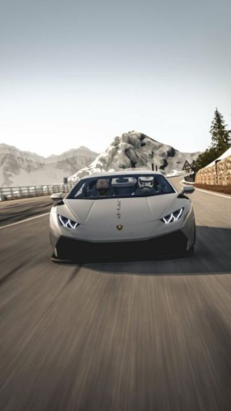 Hình ảnh siêu xe tạo vệt sáng khi chạy tốc độ cao