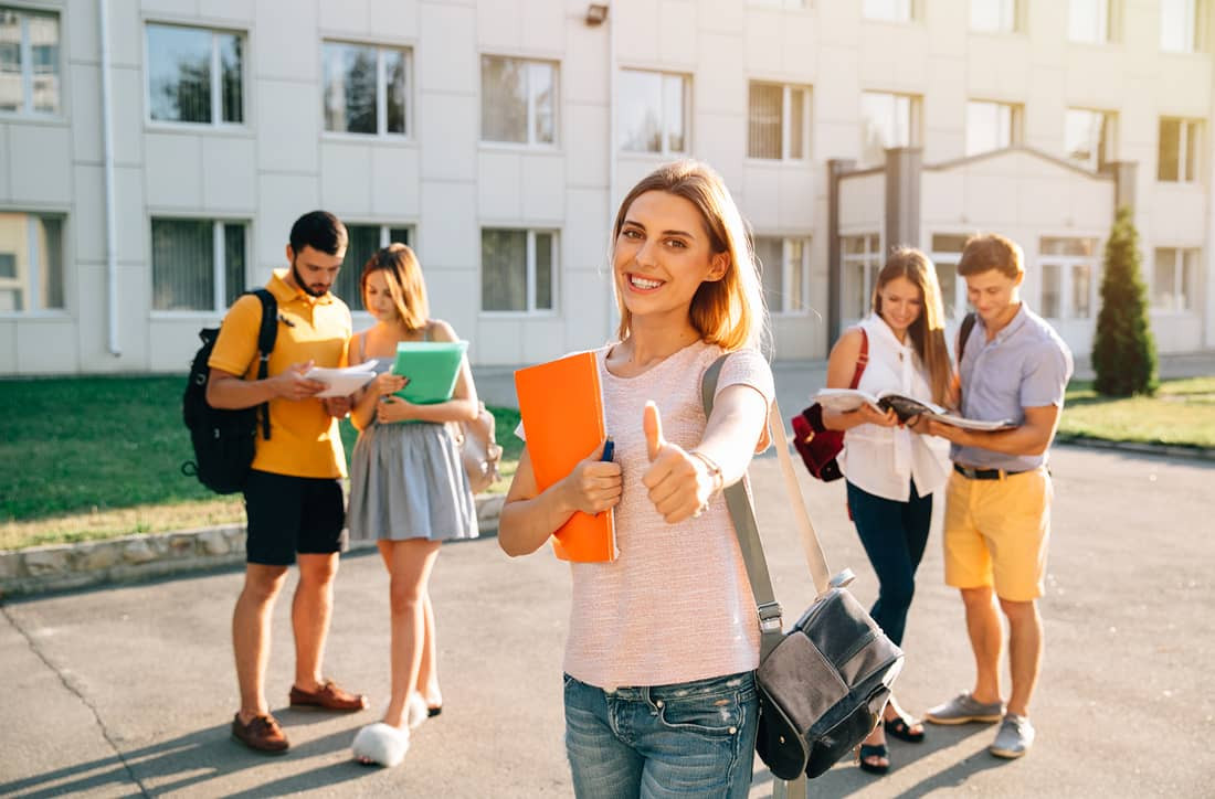 Hình ảnh sinh viên quốc tế nhận học bổng, minh chứng cho cơ hội hỗ trợ tài chính khi du học Mỹ