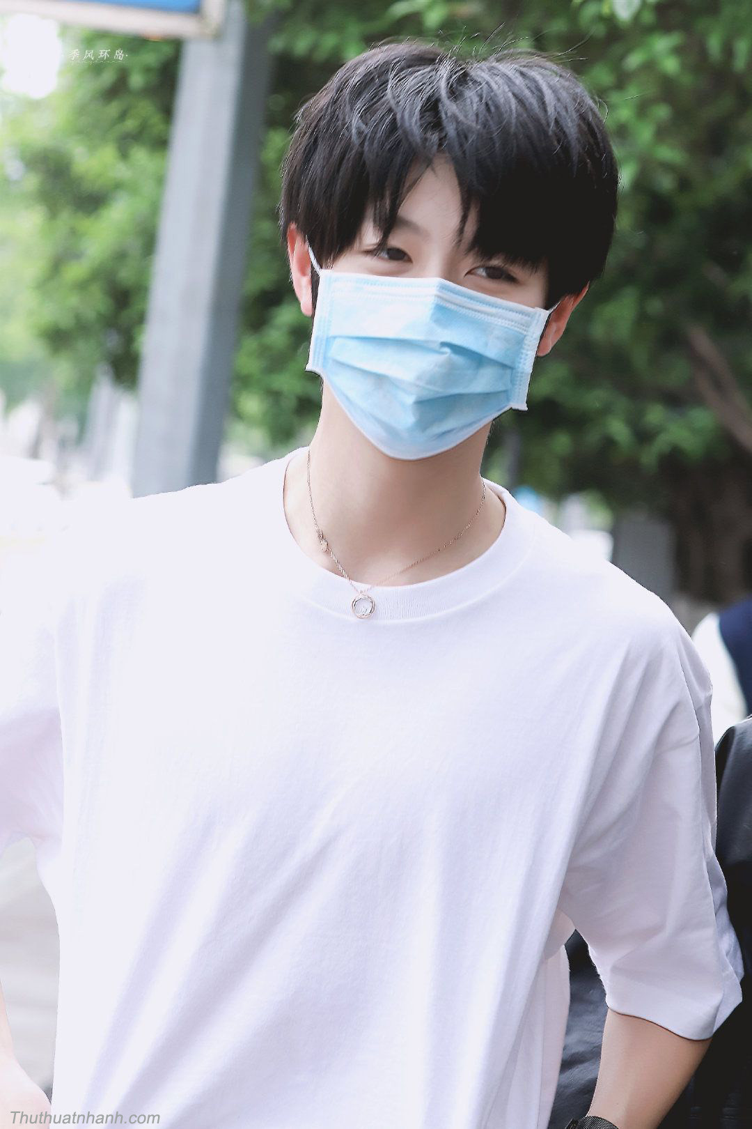 Hình ảnh trai đẹp đeo khẩu trang trông thật đáng yêu