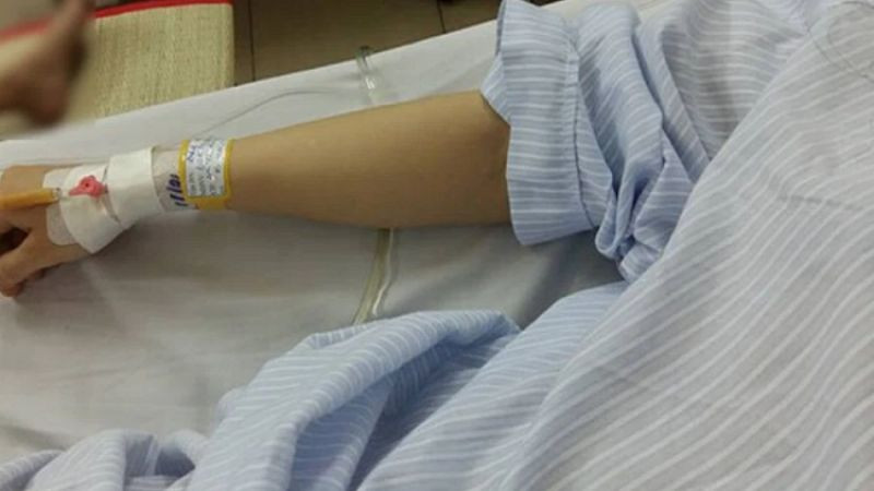 Hình ảnh truyền nước của một bệnh nhân nữ