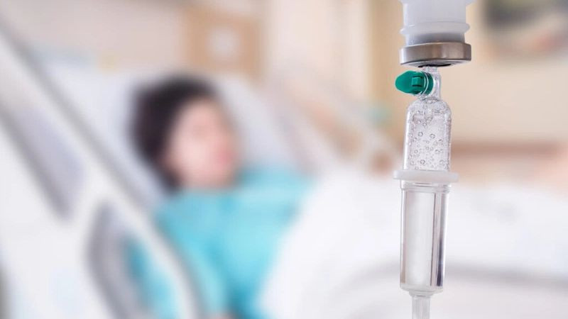 Hình ảnh truyền nước qua đường truyền trung tâm