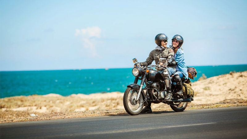 Hình ảnh xe máy đi phượt trên cung đường đồi núi hiểm trở