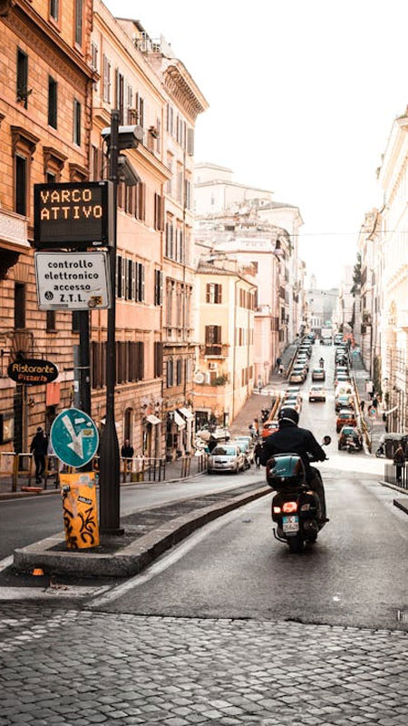 Hình ảnh xe máy độ bobber cá tính với chi tiết độc đáo