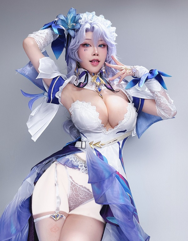 Hình cosplay anime girl mặc váy ngắn cực gợi cảm