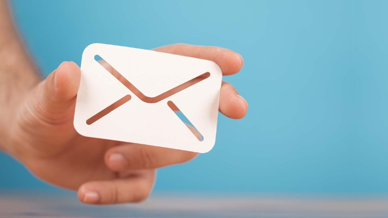 Hình minh họa chung về giao diện email, liên quan đến việc người gửi có biết khi email bị chuyển tiếp hay không