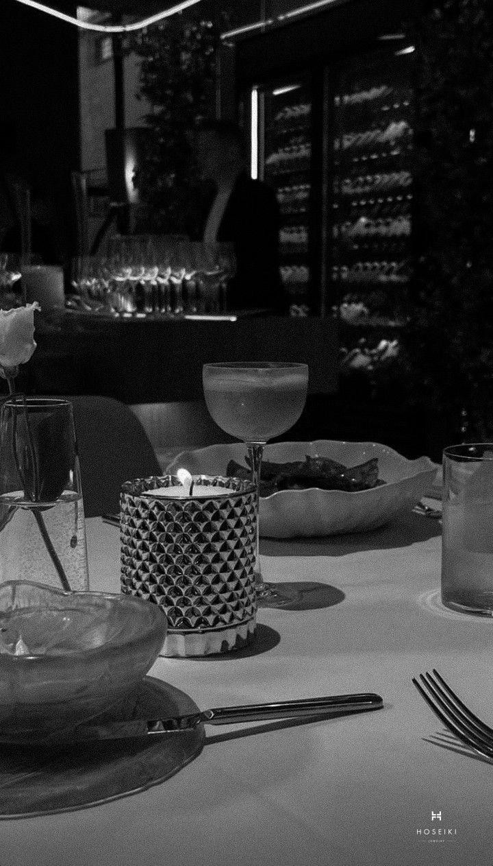 Hình nền đen buồn với hình ảnh đơn giản gợi suy ngẫm