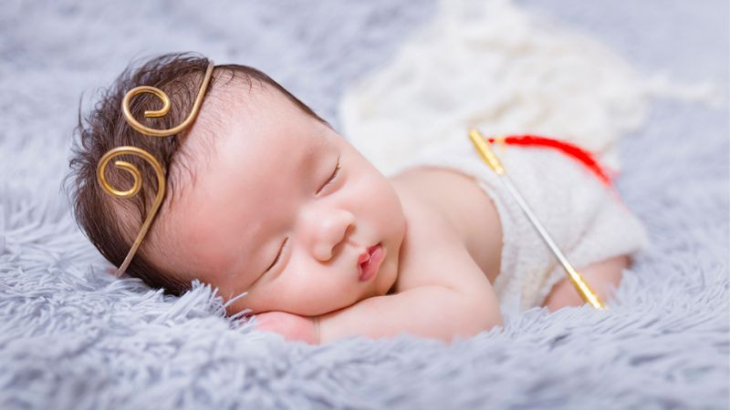 Hình nền em bé ngủ yên bình