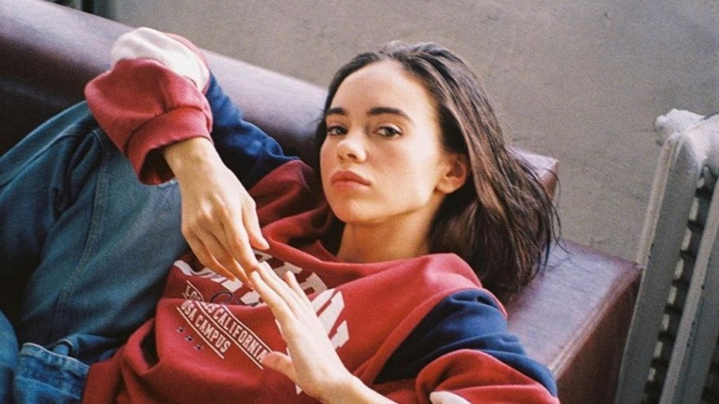 Tổng Hợp Những Bộ Ảnh Ngầu Nữ Đẹp Nhất Cho Bạn Hình nền máy tính với ảnh ngầu nữ, mang đến vẻ đẹp hiện đại và ấn tượng cho không gian làm việc