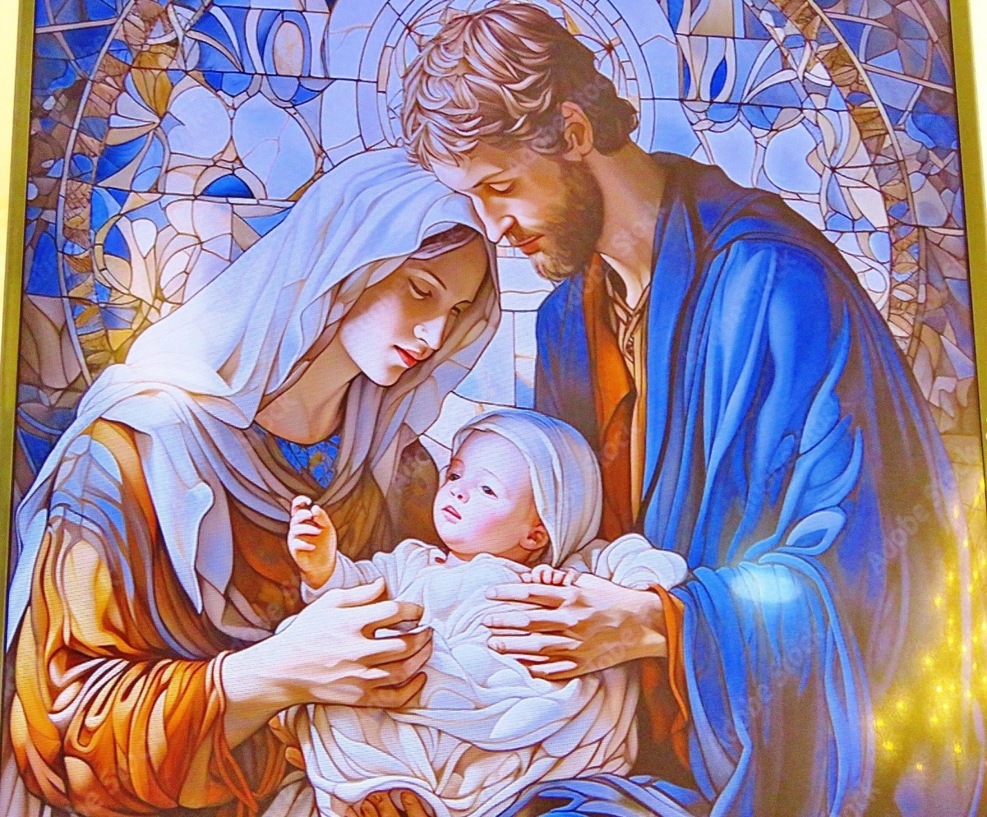 Hình vẽ ấm áp về gia đình Công giáo ba người