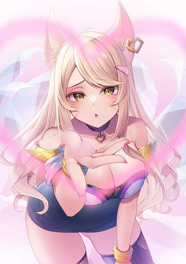 Hồ ly Ahri trong bộ trang phục màu đỏ, tạo dáng đầy gợi cảm