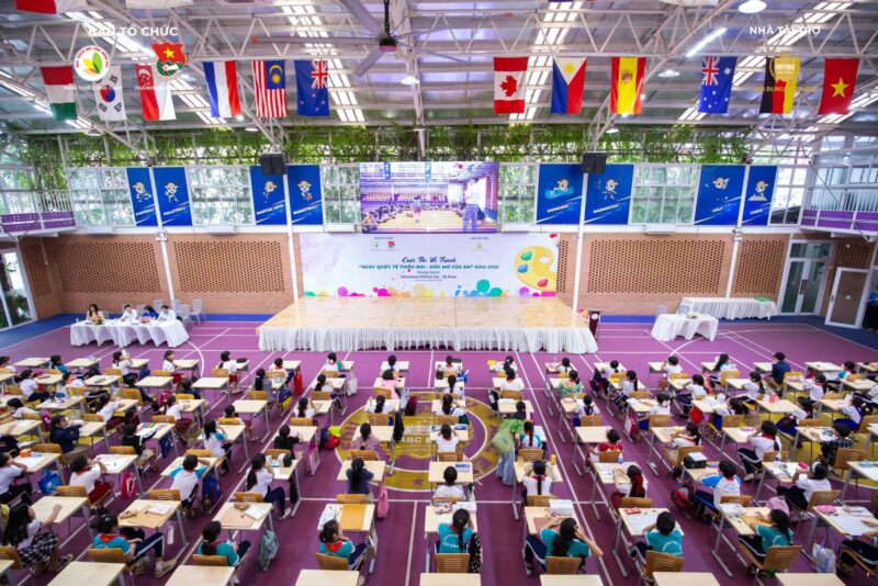 Họa sĩ nhí vẽ tranh ước mơ của em, thể hiện trí tưởng tượng phong phú của trẻ thông qua màu sắc và hình ảnh.