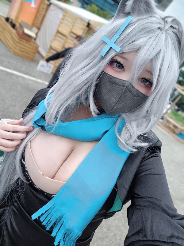 Hóa thân hoàn hảo từ kiểu tóc đến biểu cảm khi cosplay Shiroko