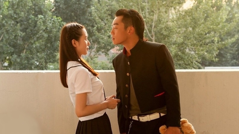 Học cách nhìn nhận người mình 'crush' với đầy đủ ưu điểm và khuyết điểm, thay vì chỉ nhìn qua lăng kính màu hồng.