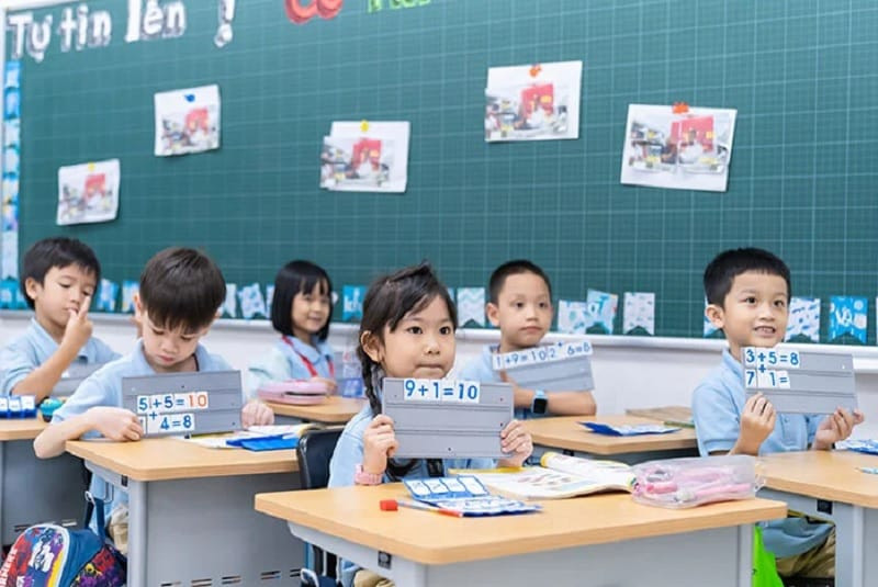 Học sinh lớp 1 học môn Toán theo chương trình mới