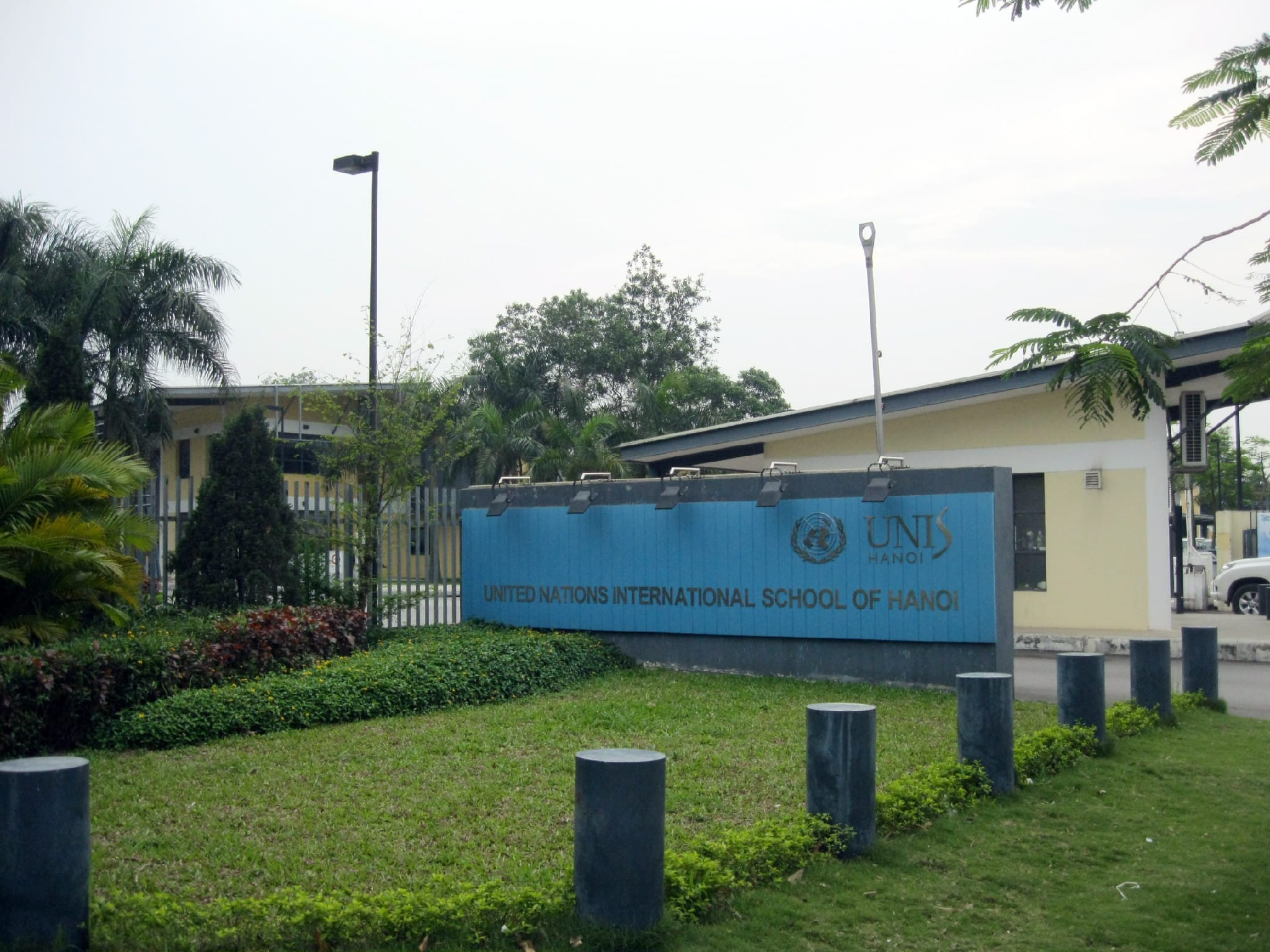 Học sinh tham gia hoạt động tại khuôn viên Trường Quốc tế Liên Hợp Quốc Hà Nội (UNIS Hanoi)