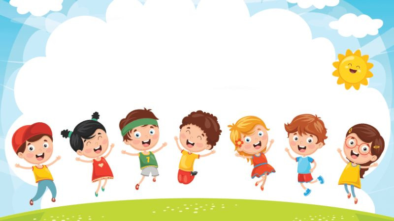 Học sinh tiểu học vui chơi trên sân cỏ