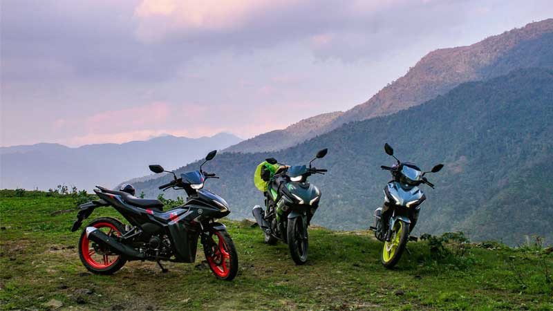 Hội bạn thân tạo dáng &quot;chất&quot; trên đường phượt