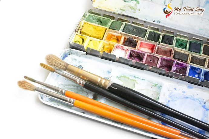 Hộp màu nước bị mốc do bảo quản sai cách