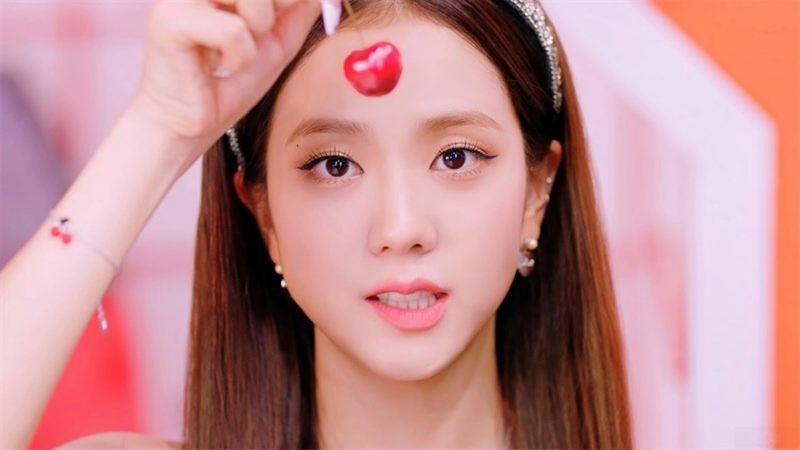 Ngắm trọn bộ **ảnh Jisoo** Blackpink đáng yêu nhất Jisoo với trang phục thanh lịch, thần thái sang trọng