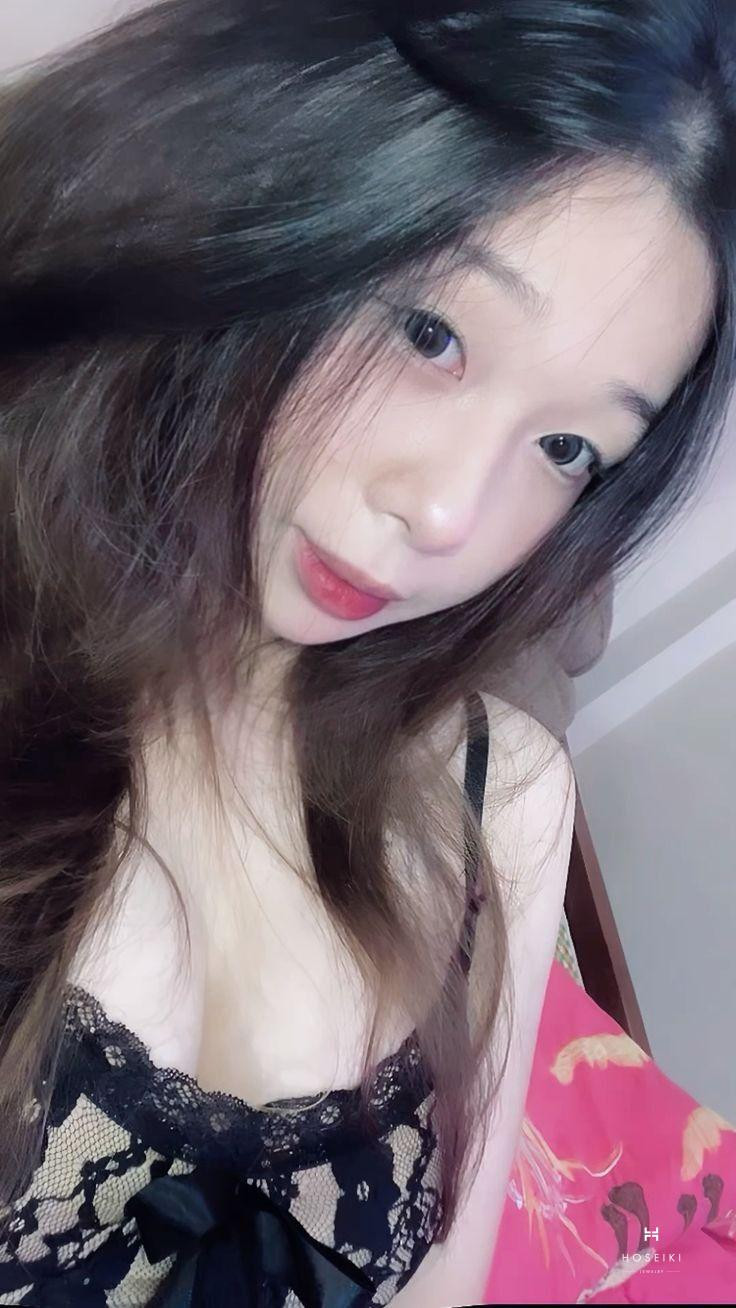 Kết hợp phụ kiện dễ thương làm tăng vẻ đáng yêu cho bức ảnh gái cute