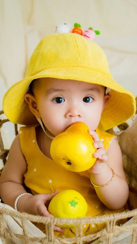 Khoảnh khắc bé gái đáng yêu mỉm cười