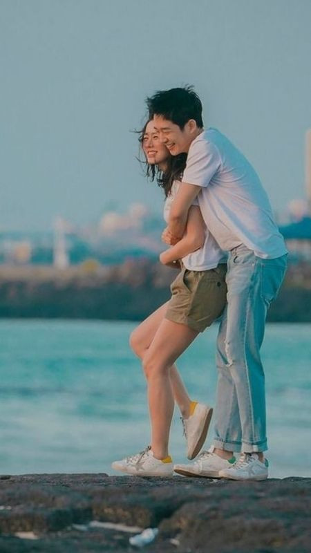 Khoảnh khắc đáng yêu của cặp đôi được ghi lại