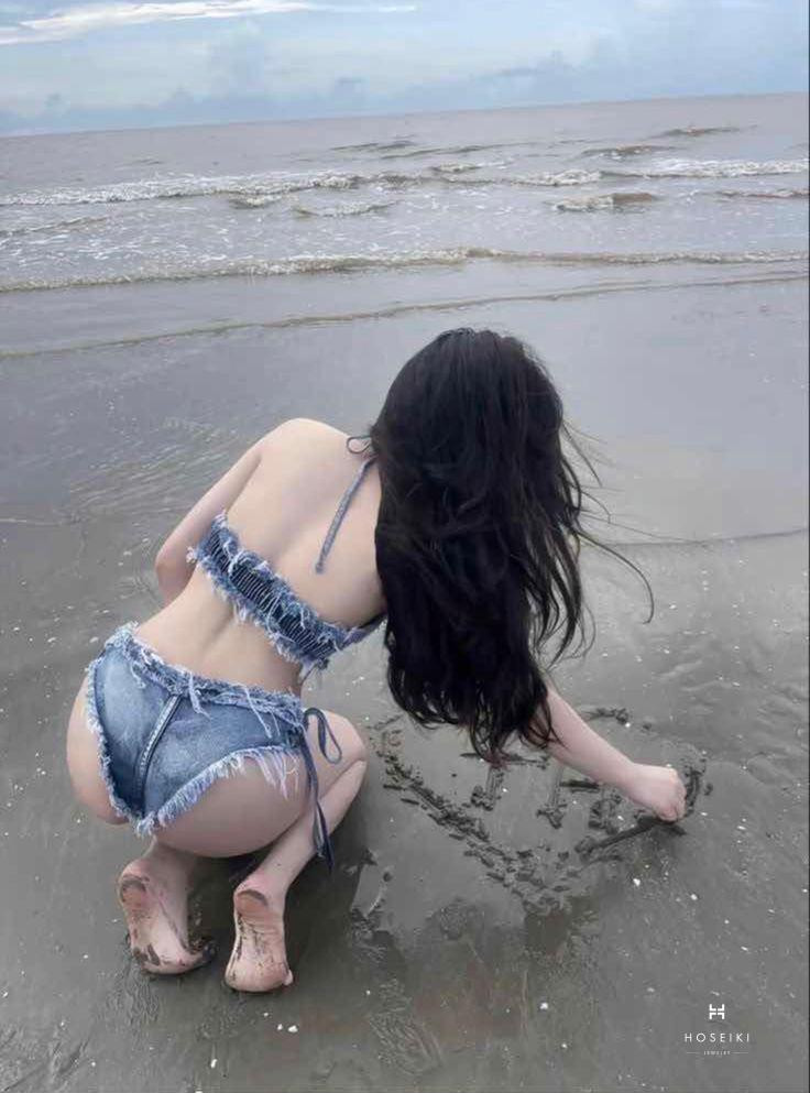 Khoảnh khắc kiêu sa và hoang dại trong trang phục bikini