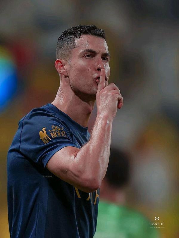 Khoảnh khắc Ronaldo thực hiện màn ăn mừng Siuu đặc trưng sau khi ghi bàn