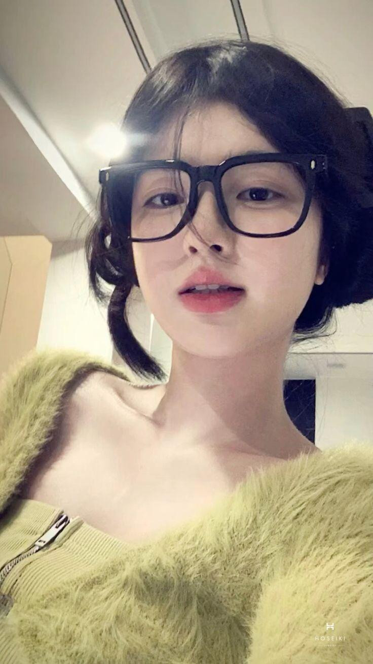 Khoảnh khắc tự nhiên đầy mê hoặc trong ảnh gái xinh tự sướng