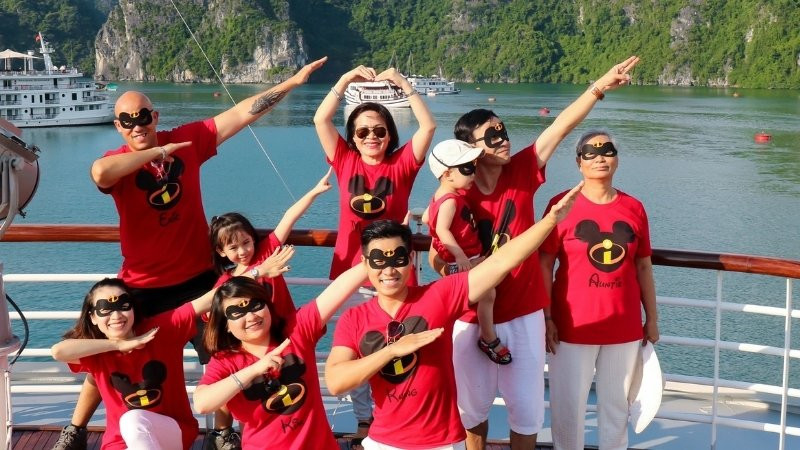 Khoảnh khắc vui vẻ của gia đình khi đi du lịch