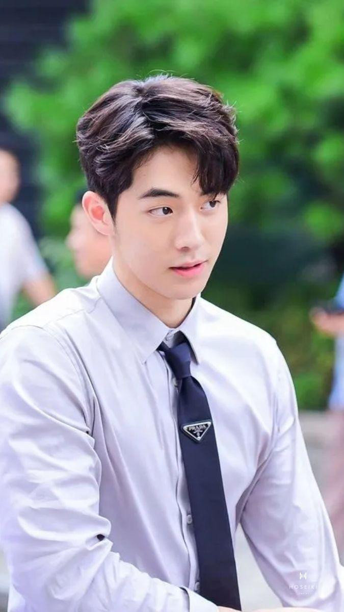 Không cần tạo kiểu nhiều, tóc 7/3 vẫn giữ form