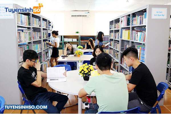 Không gian hiện đại của thư viện Đại học Nguyễn Trãi