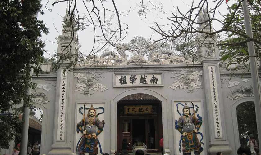 Không gian linh thiêng bên trong một đền thờ Vua Hùng