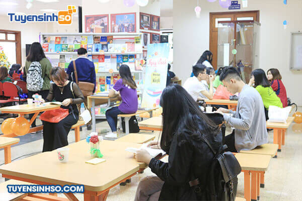 Không gian rộng rãi và thoáng đãng của Thư viện Trường Đại học Luật Hà Nội