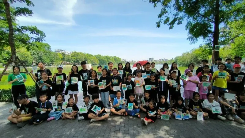 Không gian sáng tạo của người hoạ sĩ, nơi ước mơ được nuôi dưỡng qua từng nét vẽ và màu sắc.